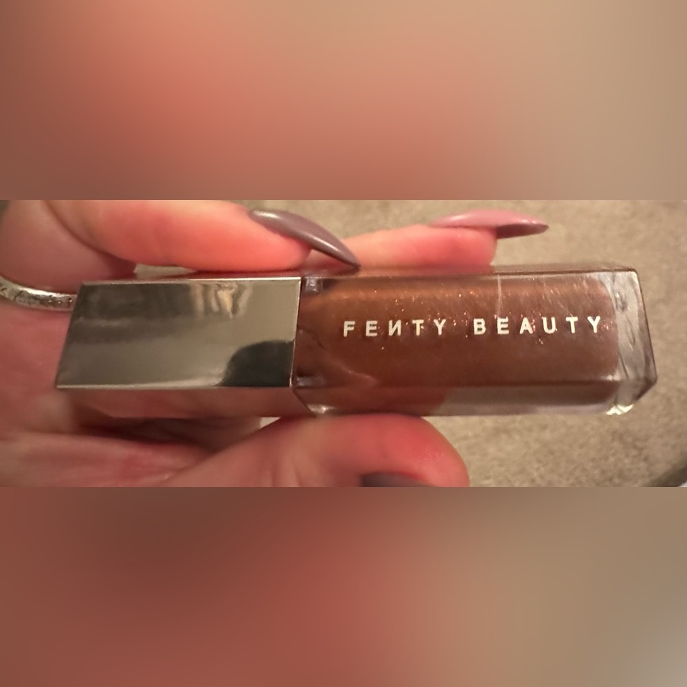 Fenty Beauty Gloss Bomb in Hot Chocolit